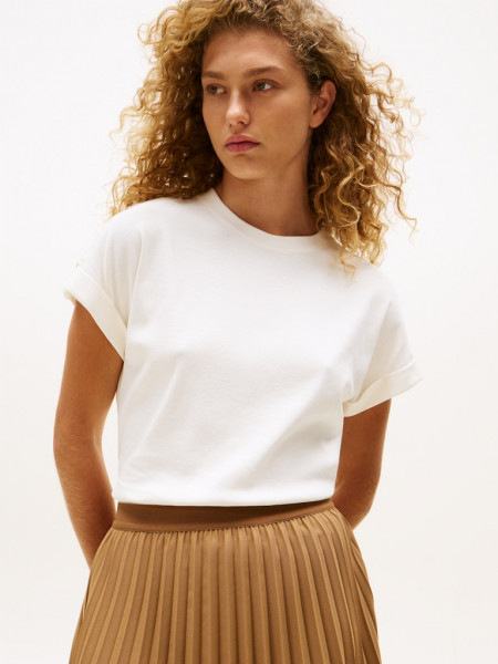 GOLD BUTTON MDRN C-NK SS TEE