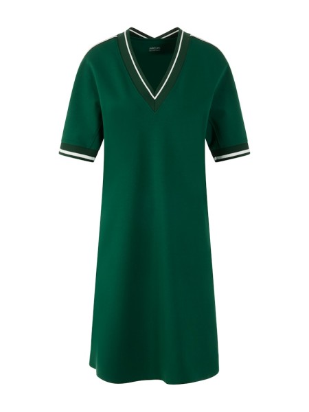 Sportives Kleid mit Ringeldetails