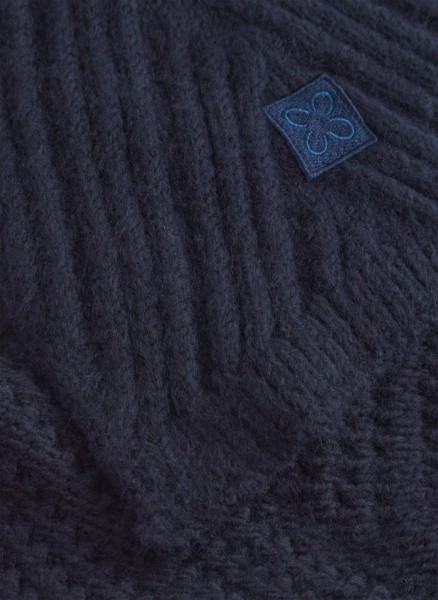 gestrickter Schal aus weicher Wollmischung mit Zopfmuster