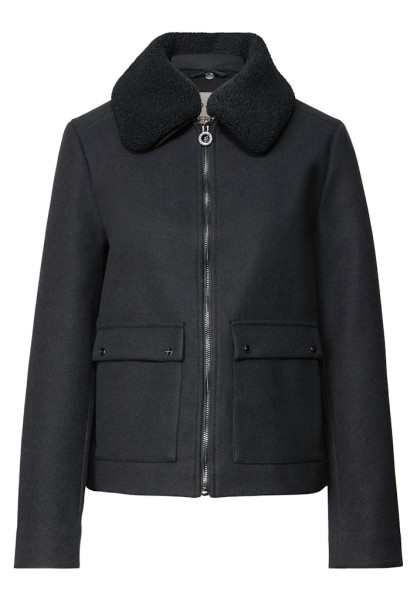 Jacke mit abnehmbarem Kragen