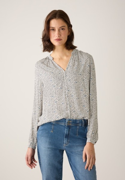 Viskosebluse mit Herzchenprint