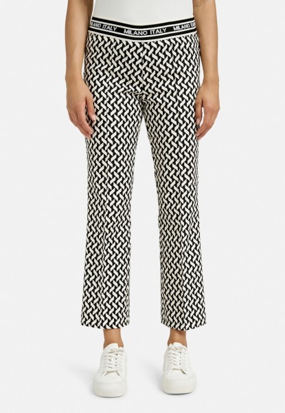 Pants w elastic waistband, pin tucks at frontlegs +kickflare