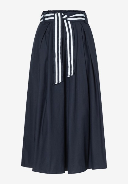 Baumwollrock mit Streifengürtel