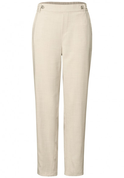 Chino mit Knopfdetail