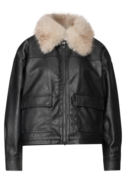 Jacke mit abnehmbaren Fellkragen