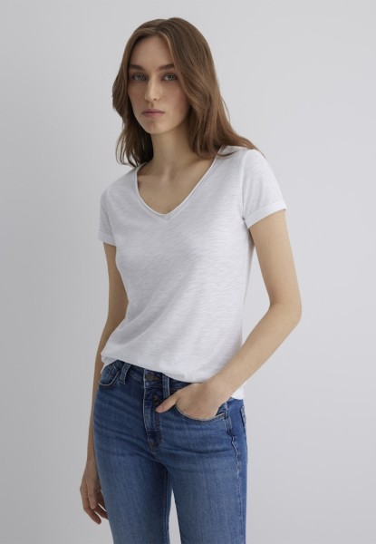 BASIC V-NECK TEE